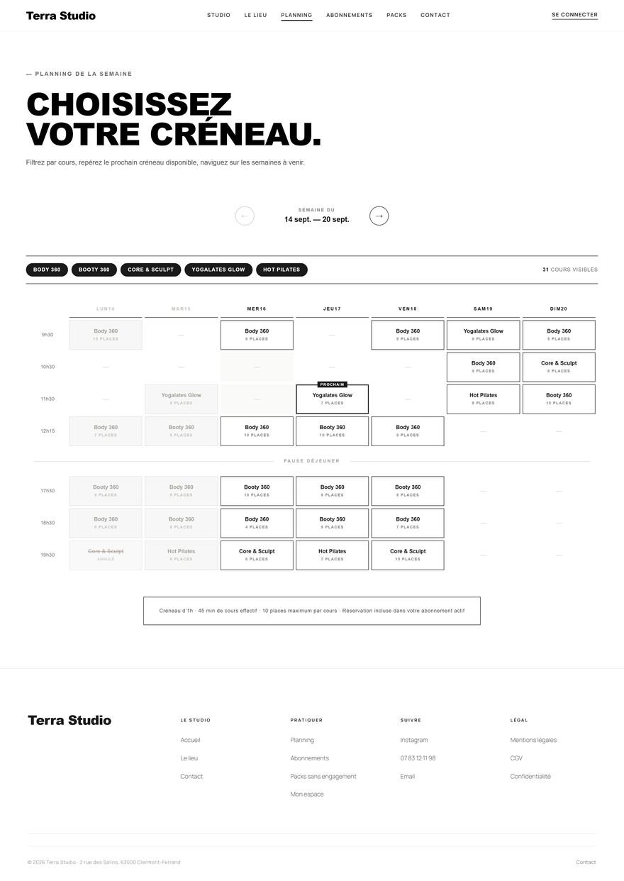 Planning hebdomadaire Terra Studio : filtres par cours, places restantes et navigation par semaine